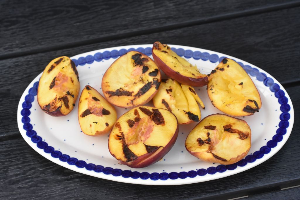 Nektariner på grill - til dessert eller salat