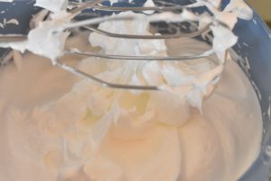 Amerikansk lagkage med frugt - i bradepande