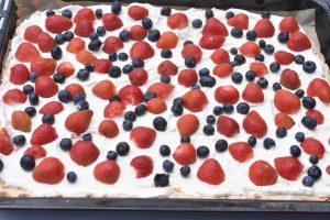 Amerikansk lagkage med frugt - i bradepande