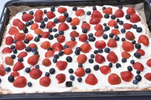 Amerikansk lagkage med frugt - i bradepande