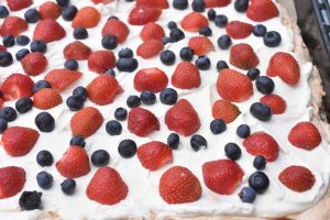 Amerikansk lagkage med frugt - i bradepande