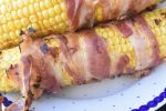 Majskolber på grill med bacon - lækker opskrift