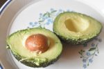 Avocado med laksesalat - nem forret med laks