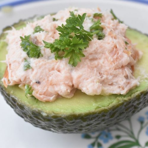 Avocado med laksesalat - nem forret med laks