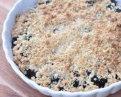 Brombærcrumble - nem kage med brombær