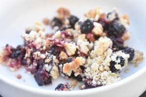 Brombærcrumble - nem kage med brombær 