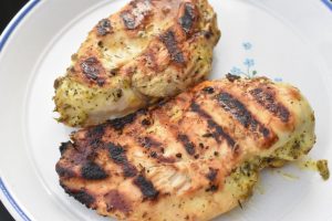 Kyllingebryst med marinade på grill - saftig