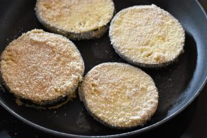 Stegt aubergine med rasp - paneret aubergine
