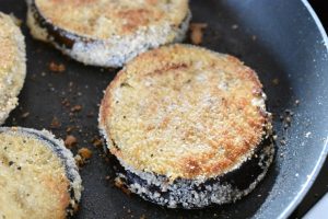 Stegt aubergine med rasp - paneret aubergine