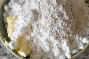 Smørcreme - opskrift på frosting med vanilje