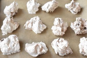 Marengs - store marengskys med chokolade