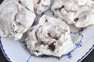 Marengs - store marengskys med chokolade