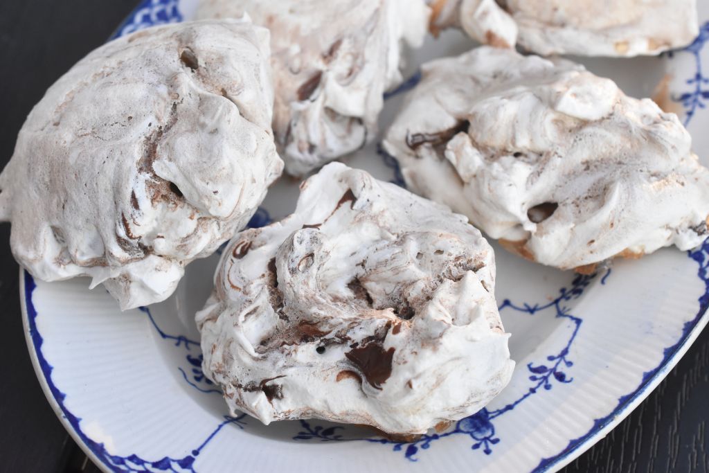 Marengs - store marengskys med chokolade