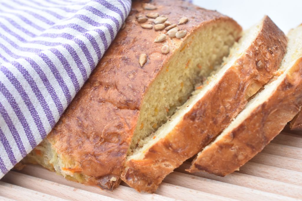 Gulerodsbrød med solsikkekerner & havregryn