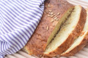 Gulerodsbrød med solsikkekerner & havregryn