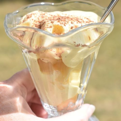 Dessert med æbler og råcreme - nem opskrift