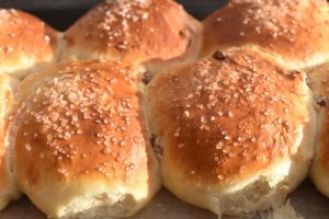 Rosinboller - bløde luftige boller med rosiner