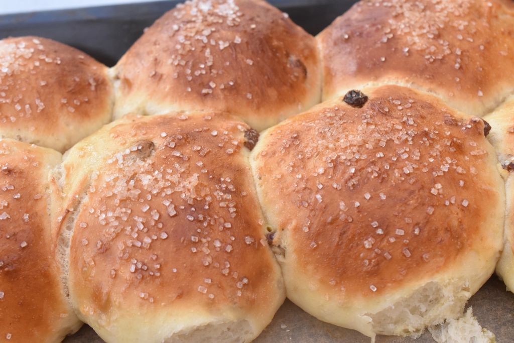 Rosinboller - bløde, luftige boller med rosiner