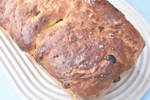 Rosinbrød - opskrift på sødt brød med rosiner