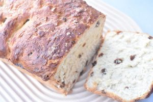 Rosinbrød - opskrift på sødt brød med rosiner