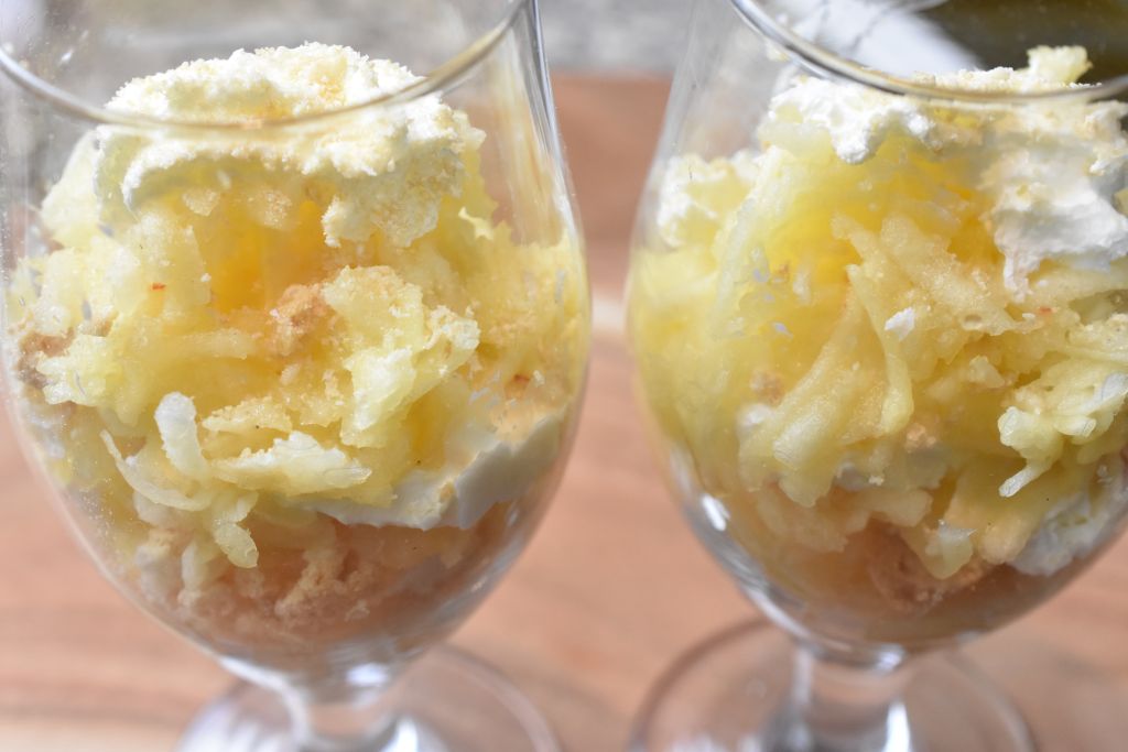 Rå æblekage med makroner - nem æble dessert