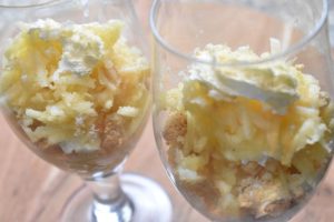 Rå æblekage med makroner - nem æble dessert