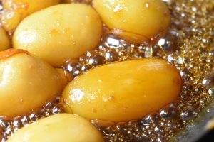 Brunede kartofler med sirup - nem opskrift