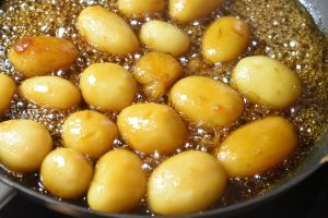 Brunede kartofler med sirup - nem opskrift