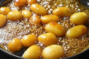 Brunede kartofler med sirup - nem opskrift