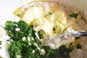 Foccacia brød i bradepande med hvidløg