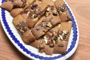 Nemme kager med brunet smør og chokolade