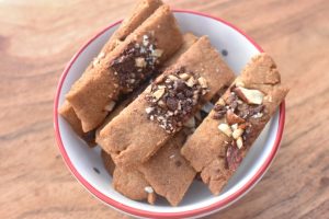 Nemme småkager med brunet smør & chokolade