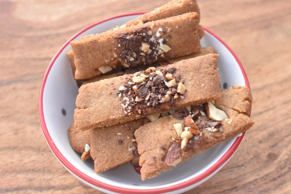 Nemme småkager med brunet smør & chokolade