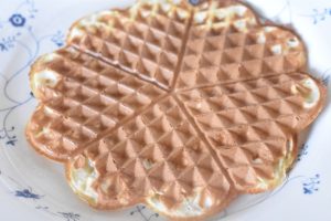 Vafler opskrift - sprøde søde hjertevafler