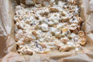 DSC_0152 • nogetiovnen.dk Rocky road med hvid chokolade og corn flakes