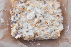 DSC_0153 • nogetiovnen.dk Rocky road med hvid chokolade og corn flakes
