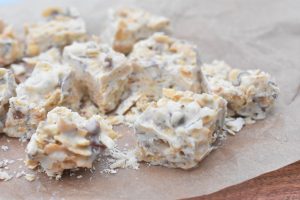 DSC_0159 • nogetiovnen.dk Rocky road med hvid chokolade og corn flakes
