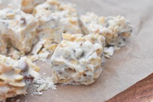 DSC_0160 • nogetiovnen.dk Rocky road med hvid chokolade og corn flakes