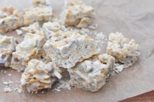 DSC_0162 • nogetiovnen.dk Rocky road med hvid chokolade og corn flakes