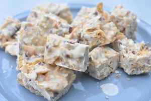 DSC_0174 • nogetiovnen.dk Rocky road med hvid chokolade og corn flakes