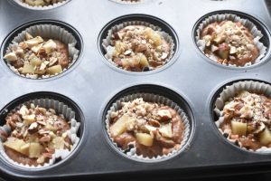 Julemuffins med marcipan, kanel og nødder 