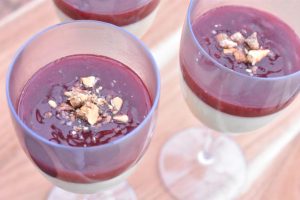 Jule panna cotta med vanilje & kirsebær gele