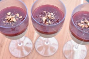 Jule panna cotta med vanilje & kirsebær gele