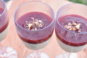 Jule panna cotta med vanilje & kirsebær gele