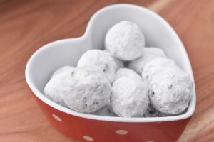 Snebolde med marcipan og chokolade - opskrift