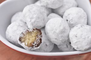 Snebolde med marcipan og chokolade - opskrift 
