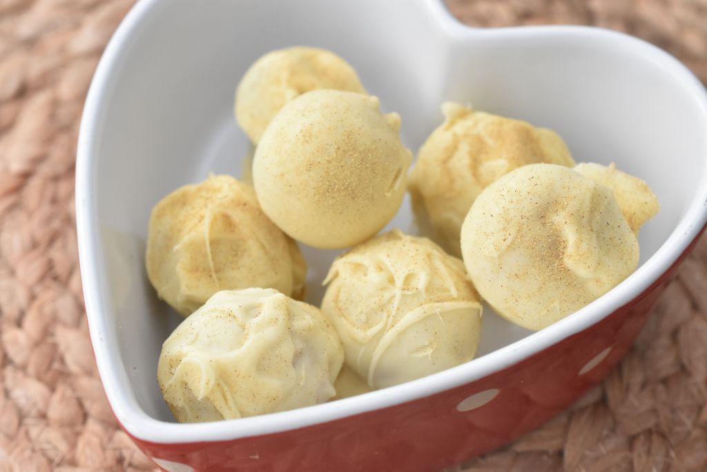 Marcipankonfekt med Bailey & hvid chokolade