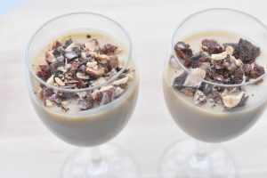 Panna cotta med hvid chokolade og Bailey