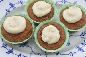 Gulerodsmuffins med frosting - nem opskrift
