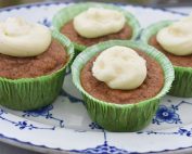 Gulerodsmuffins med frosting - nem opskrift